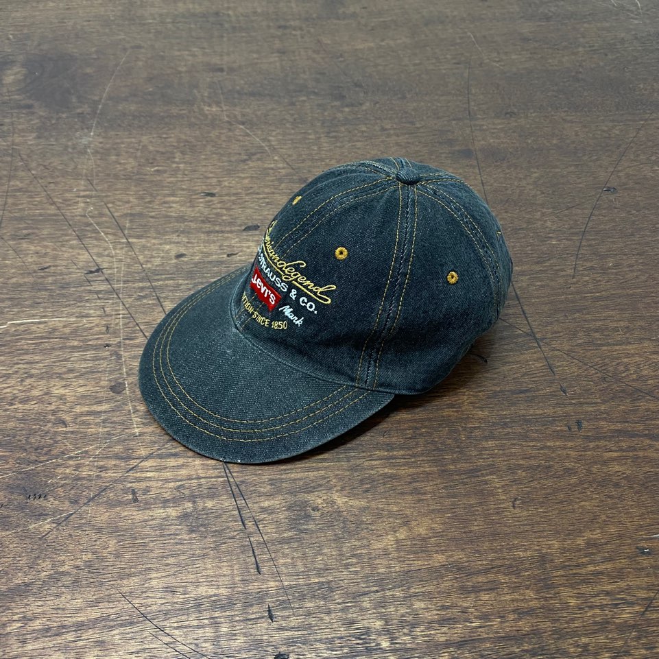 Levis 90's vintage black long bill cap
